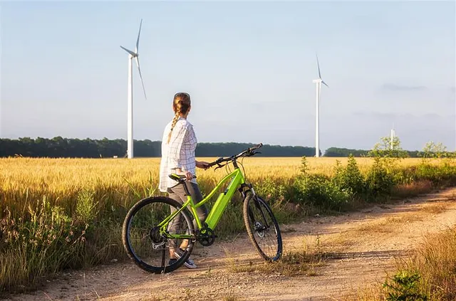 chica con bicicleta